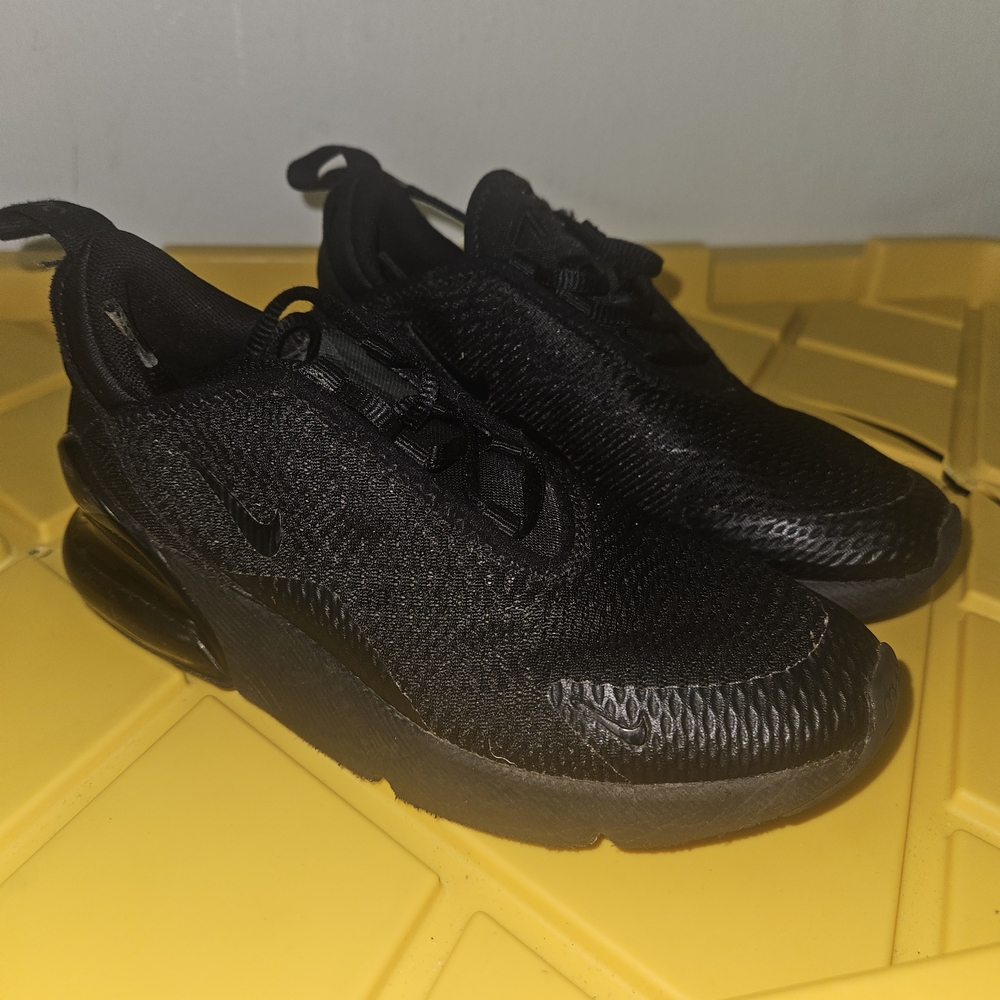 Nike AIR MAX 270
